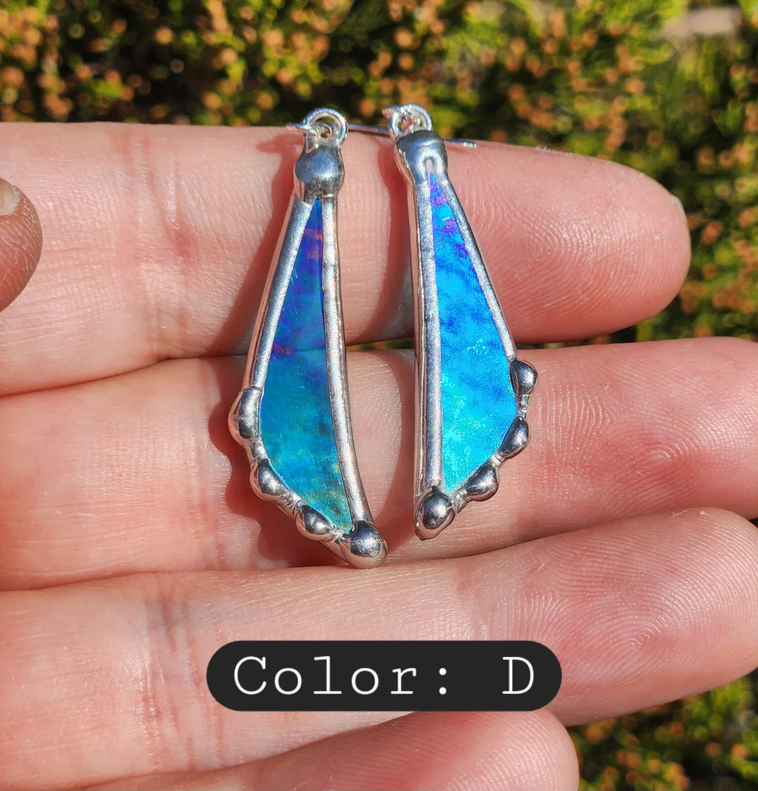 D Lt Blue Transparent Iridescent (Wissmach) — View 1