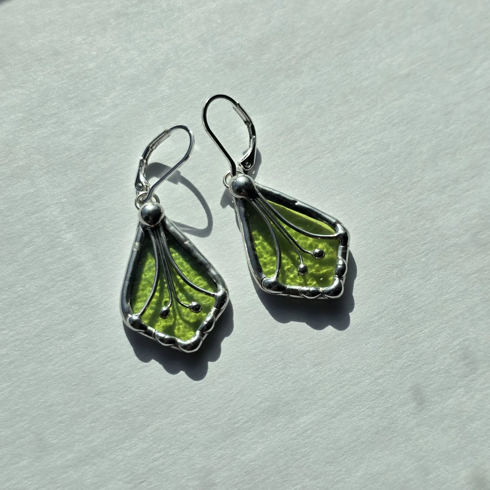 C Lt Green Transparent Iridescent (Bullseye) — View 1